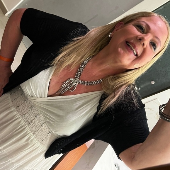 Meet your Posher Ambassadors Level II Giz 5 Stars ๐๐๐๐๐ - Picture 3 of 15